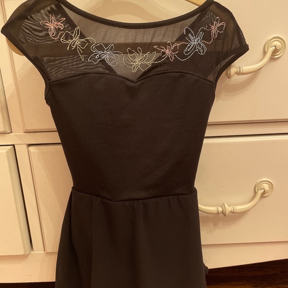 Almost brand new leotard. Worn once - Picture 1 of 2